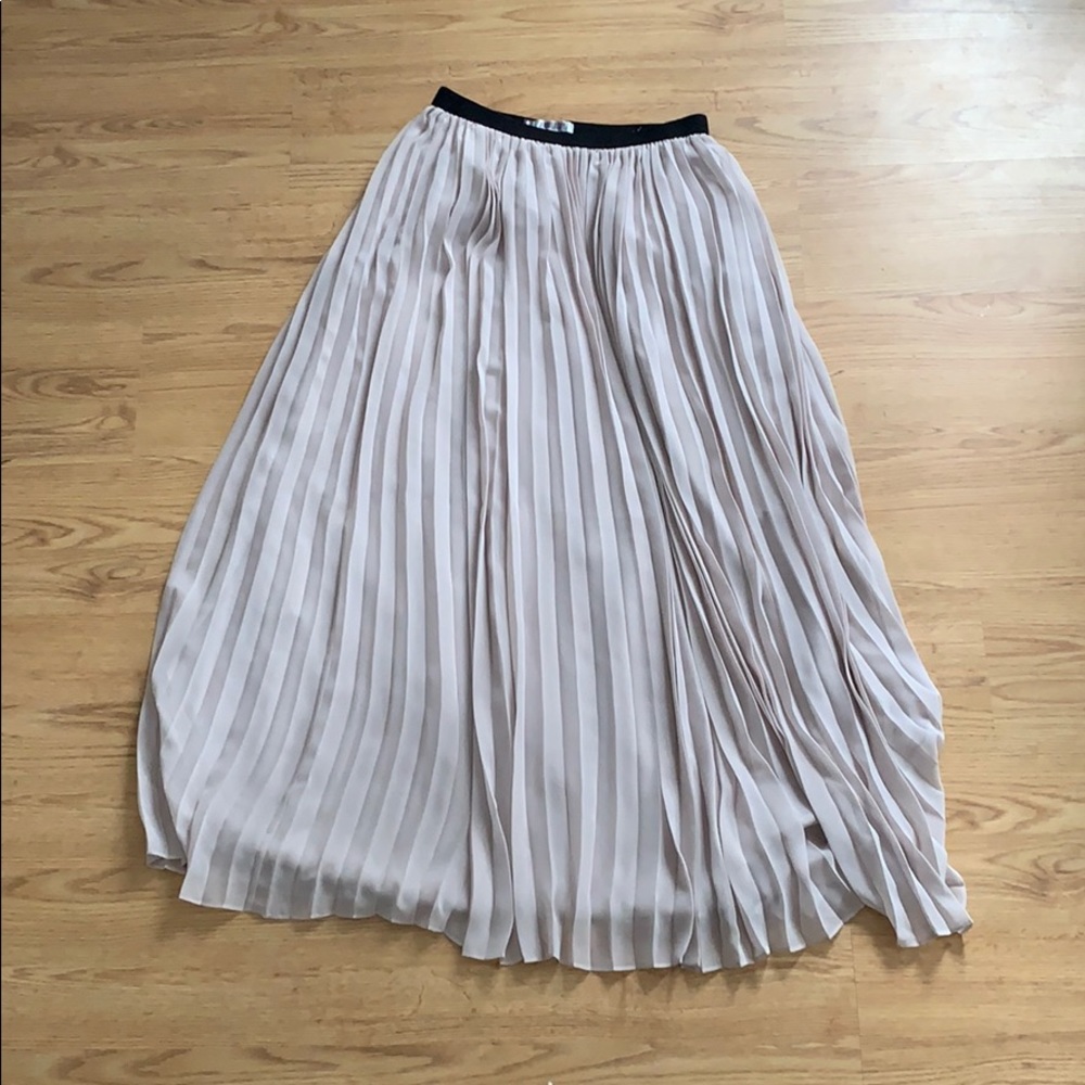 Pleated maxi skirt